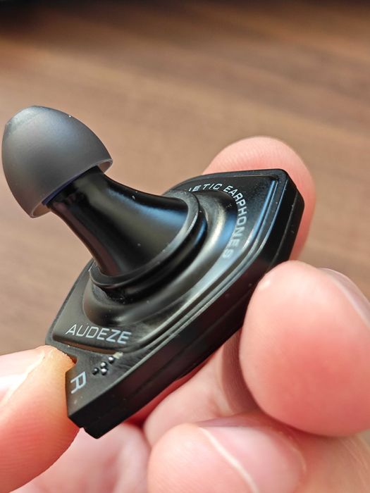 Sprzedam używane douszne słuchawki planarne Audeze LCD-i4