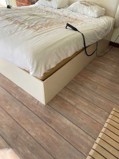 Cama articulada King size de marca Auping com 2 comandos.
