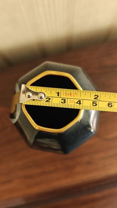 Vaso Decorativo NG Fine Porcelain – Preto com Flores Douradas