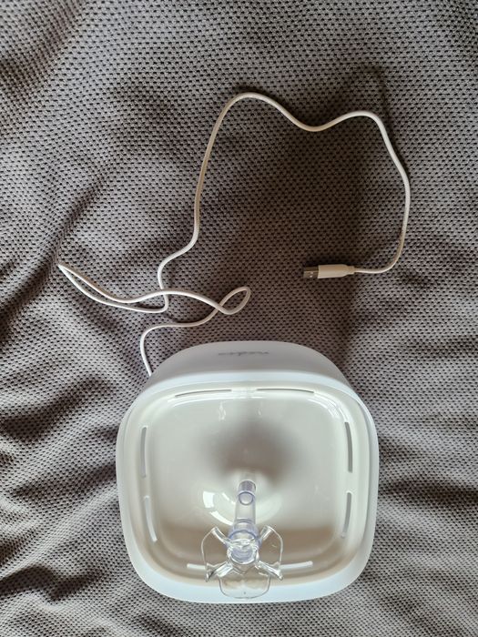 Automatyczne poidło - fontanna dla kota USB