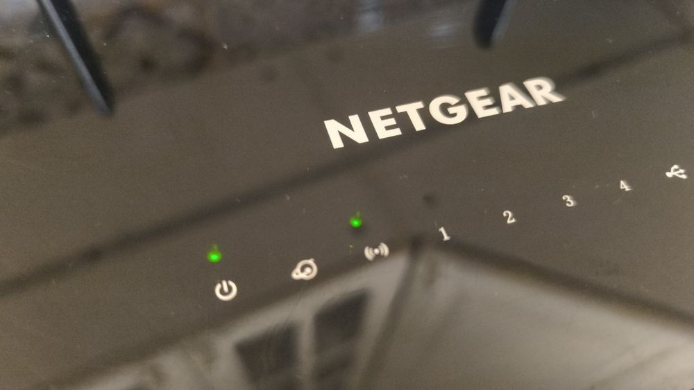 Router Netgear R6220 AC1200 WiFi-5GHz USB Gigabit