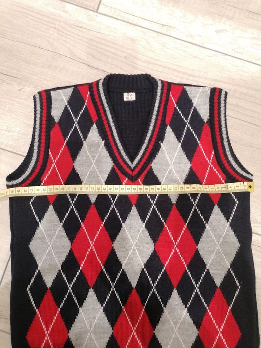 Bezrękawnik sweterek kamizelka 140