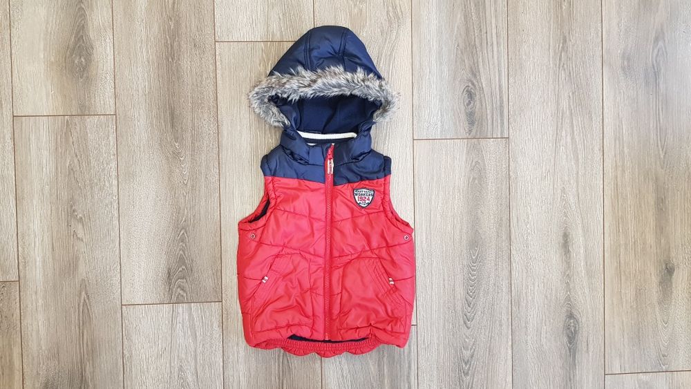 Стильная красивая демисезонная жилетка деми жилет безрукавка на флисе