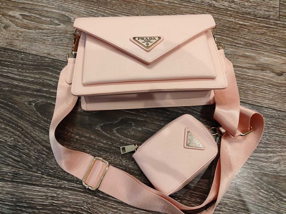 Сумка  Prada через плечо