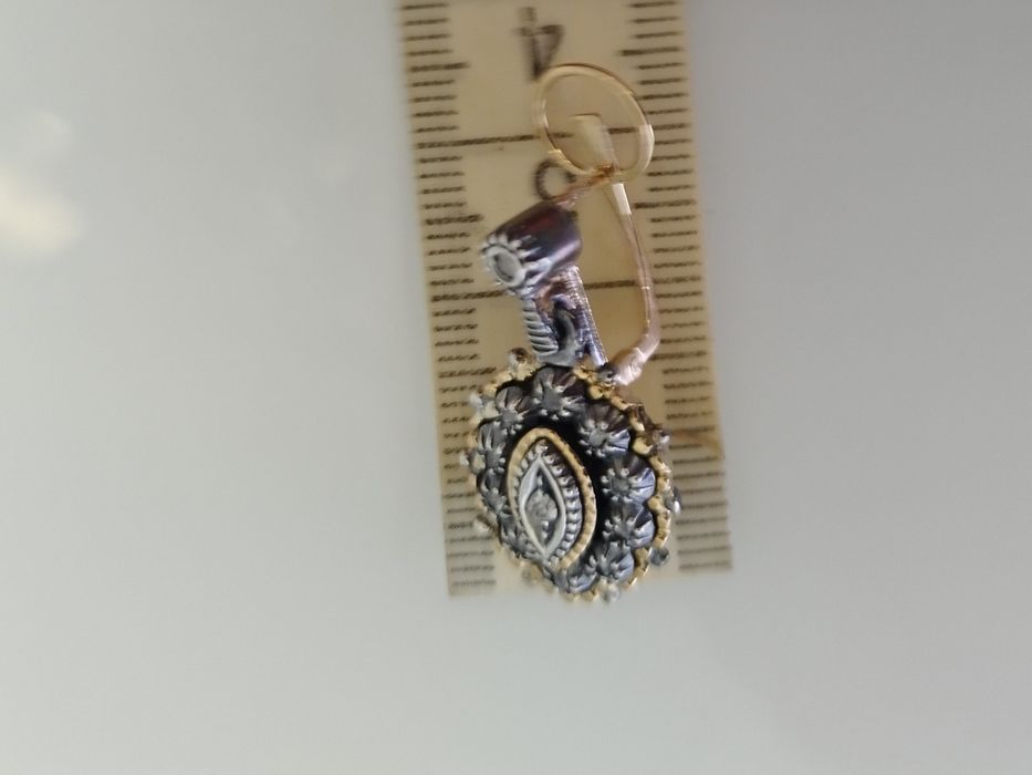 Brincos prata e ouro  com brilhantes