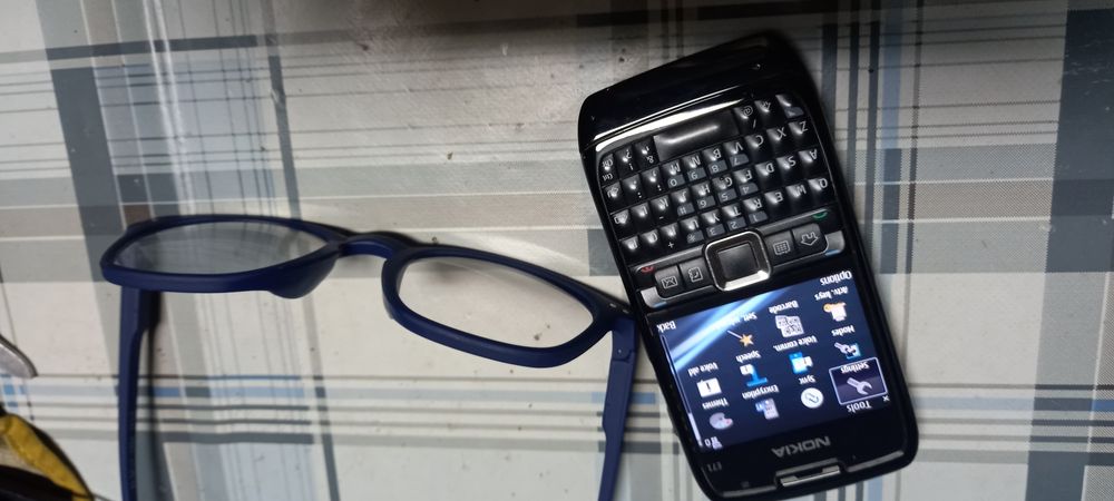 Telemóvel  Nokia e71-1