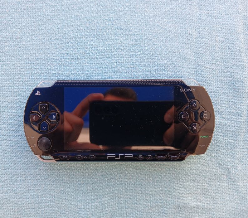 Consola portátil PSP 1004 com cartão 4Gb e 3 jogos