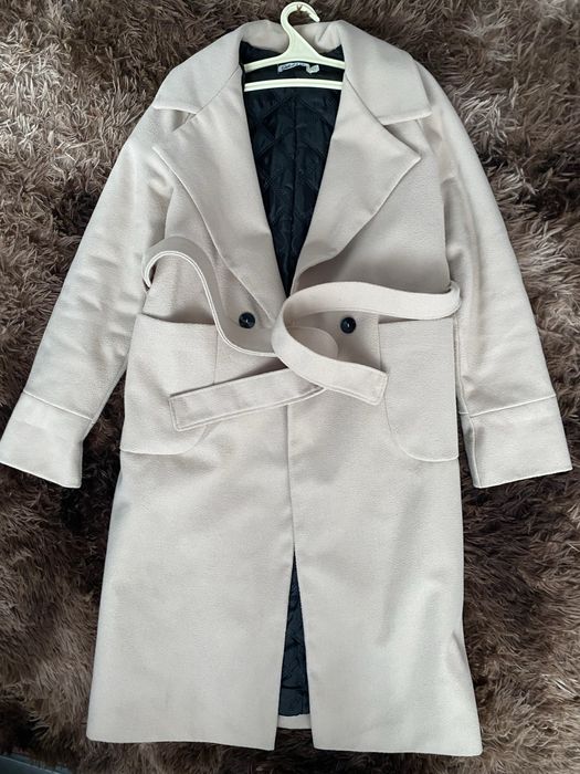 Трендове бежеве пальто