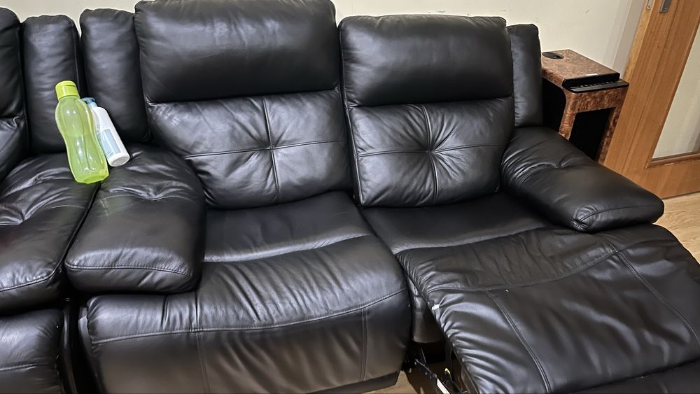 Vendo sofas em pele