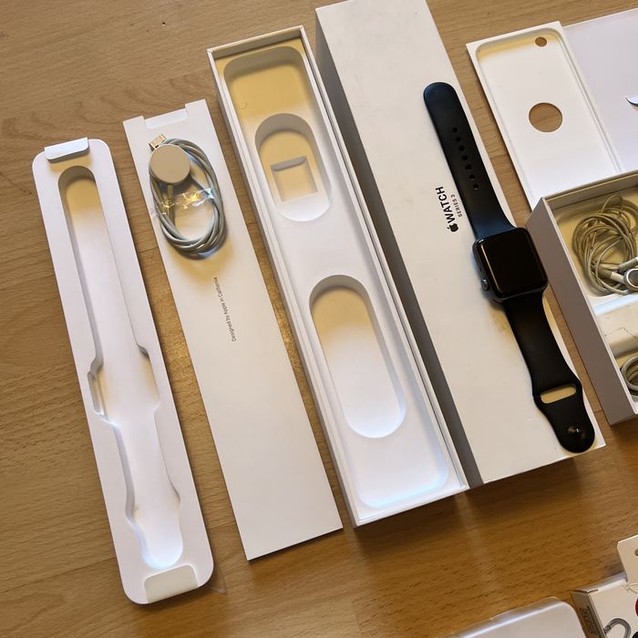 НЕДОРОГО ЛОТ Apple iPhone 6, AirPods, Watch (айфон часы чехлы провода)