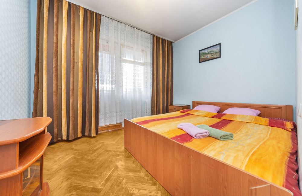 Посуточно 3к. метро Левобережная 7 минут ходьбы, МВЦ 2 мин