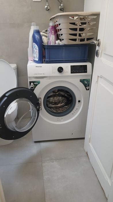 Máquina de Lavar Roupa NOVA HISENSE SERIES 1Q (10 kg - 1400 rpm - Branco) usada 5 meses apenas