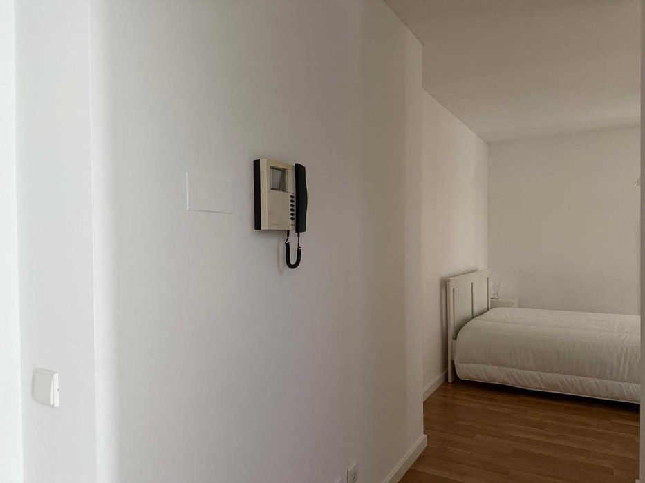 Apartamento T0 Mobilado e com varanda, Condominio Privado