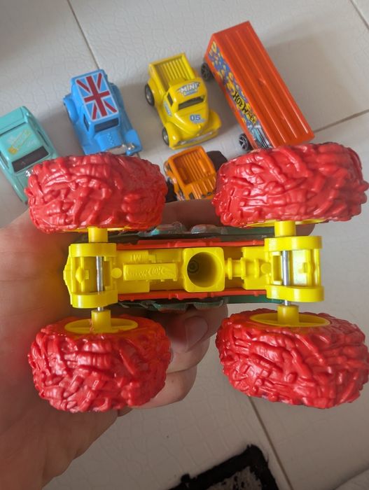 Набір машинок 2 з них оригінал hot wheels