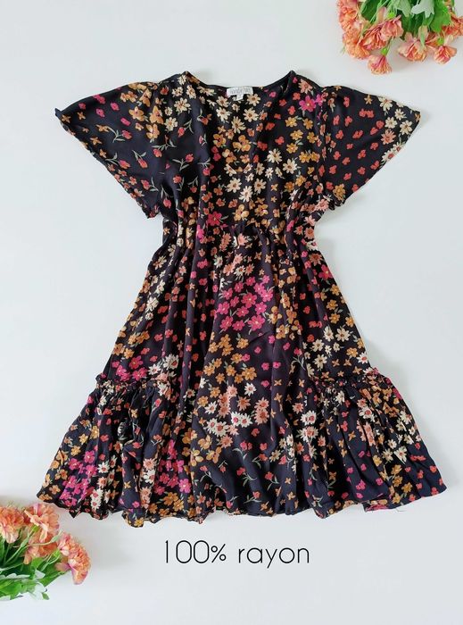 Sukienka w kwiaty rozkloszowana czarna Patron of Peace 36 S