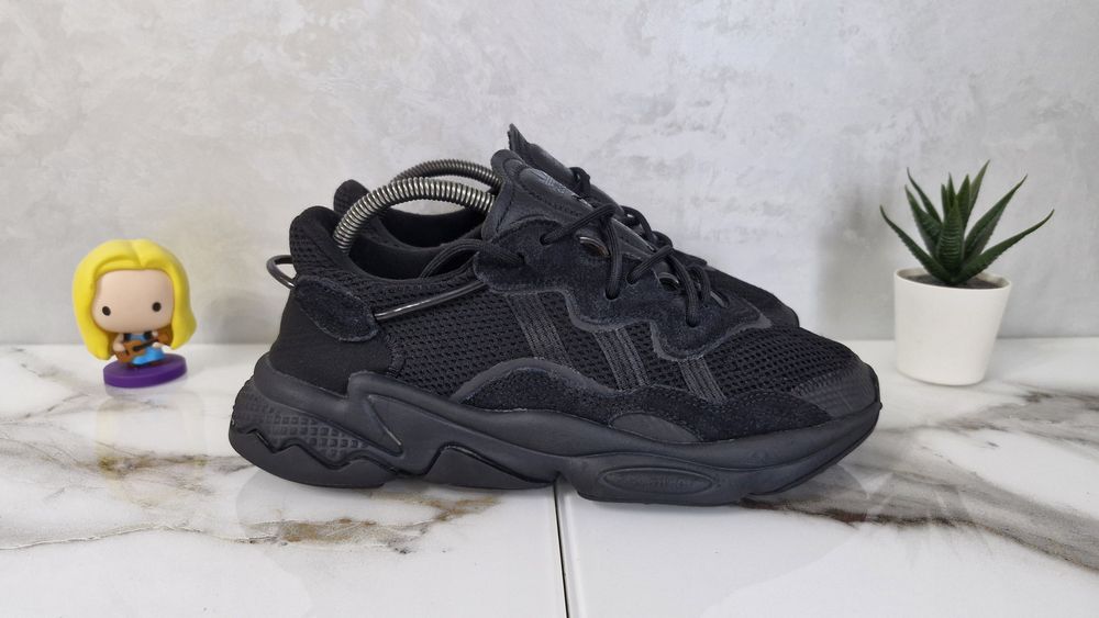Кросівки Adidas Ozweego.Розмір 39
