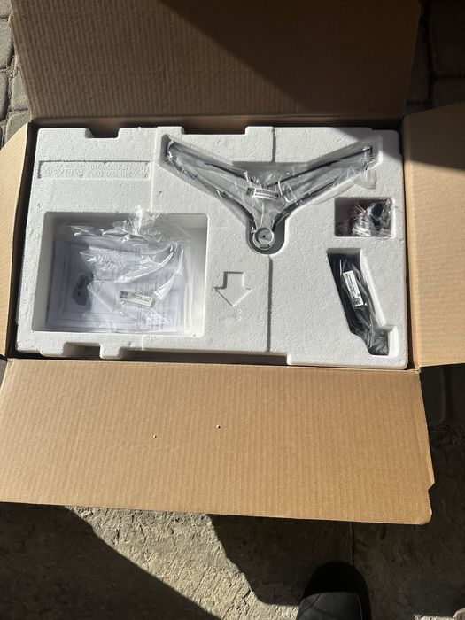 Плоскопанельный монитор LG