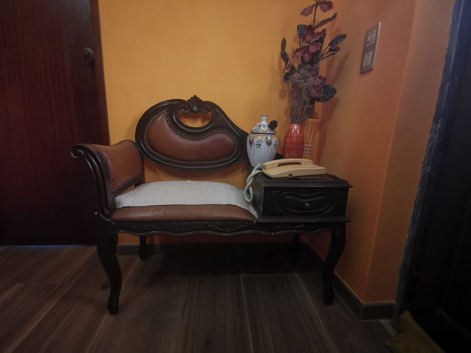 Banco de telefone antigo