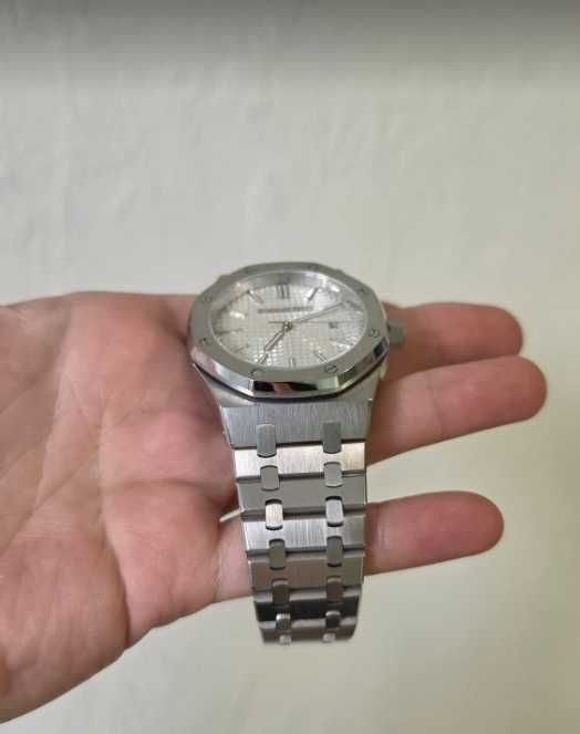 Nowy_Zegarek_Audemars Piguet_ /Mechanizm-biały