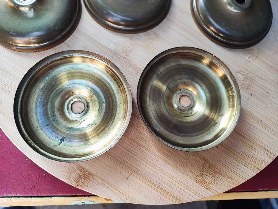 Stara mosiężna podkloszówka,podsufitka,śr.8,9 cm.cena za 1 sztukę