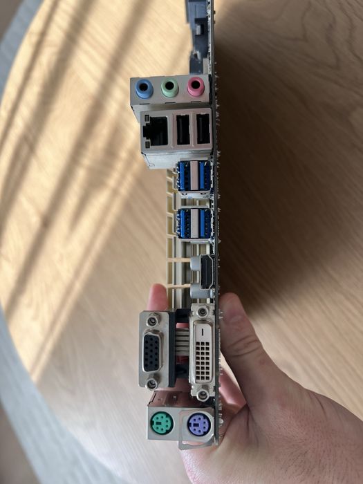 Материнська плата Asus H97-PLUS