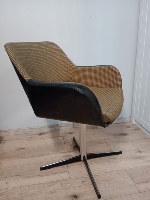 Fotel obrotowy PRL „ Muszelka"