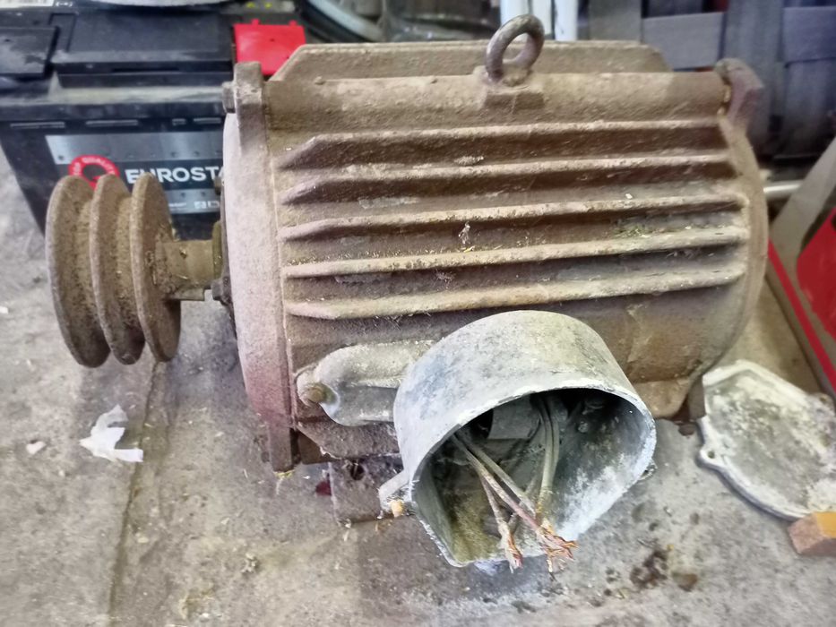 електродвигун 220-380