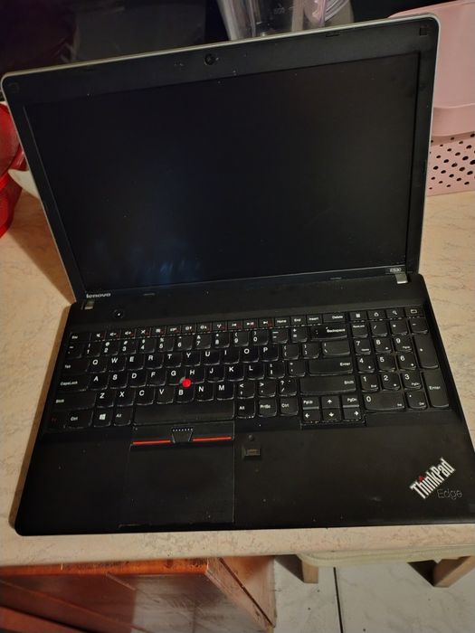 thinkpad E 530 egde   procesor i5 ram 16 giga. Bardzo szybko pracuje  Linux pl