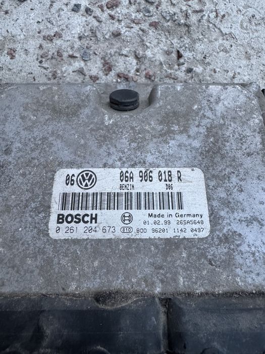 Блок керування двигуном 1.8т agu шкода vw гольф 4 гті сеат ауді 06A906018R мозги 1.8 турбо