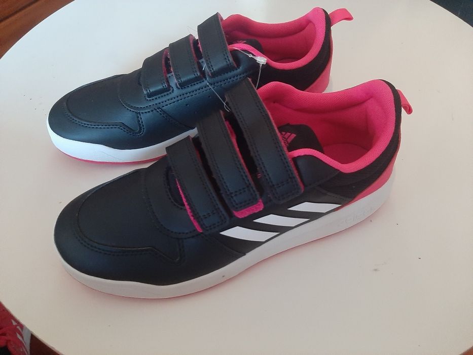 Tenis adidas Novos