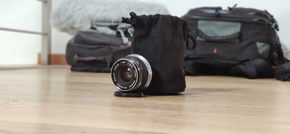 Objetiva Olympus Zuiko 28 mm f/3,5 (EF Mount para Canon incluído)