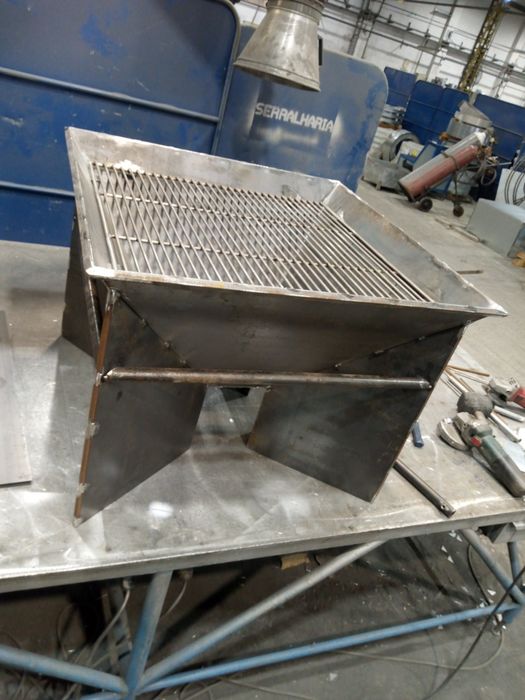 Serralheiro, pequenos serviços de reparações e outros, ferro,inox.