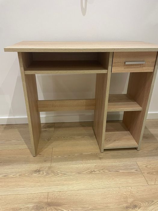 Secretária em ótimo estado