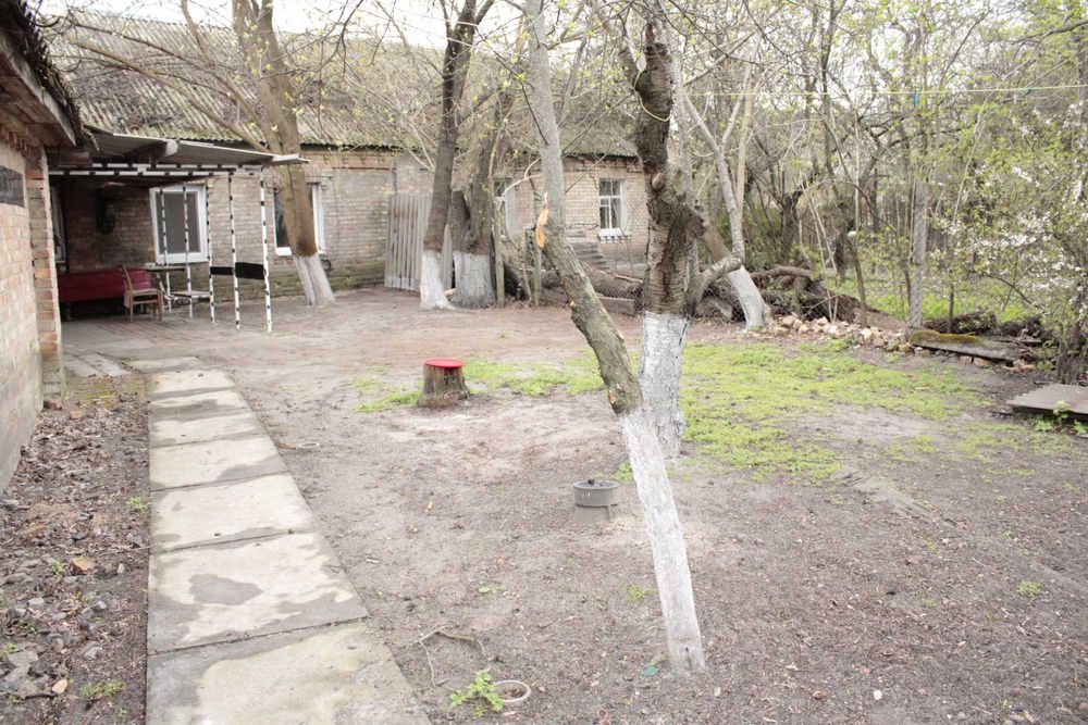 Будинок біля метро Житомірська