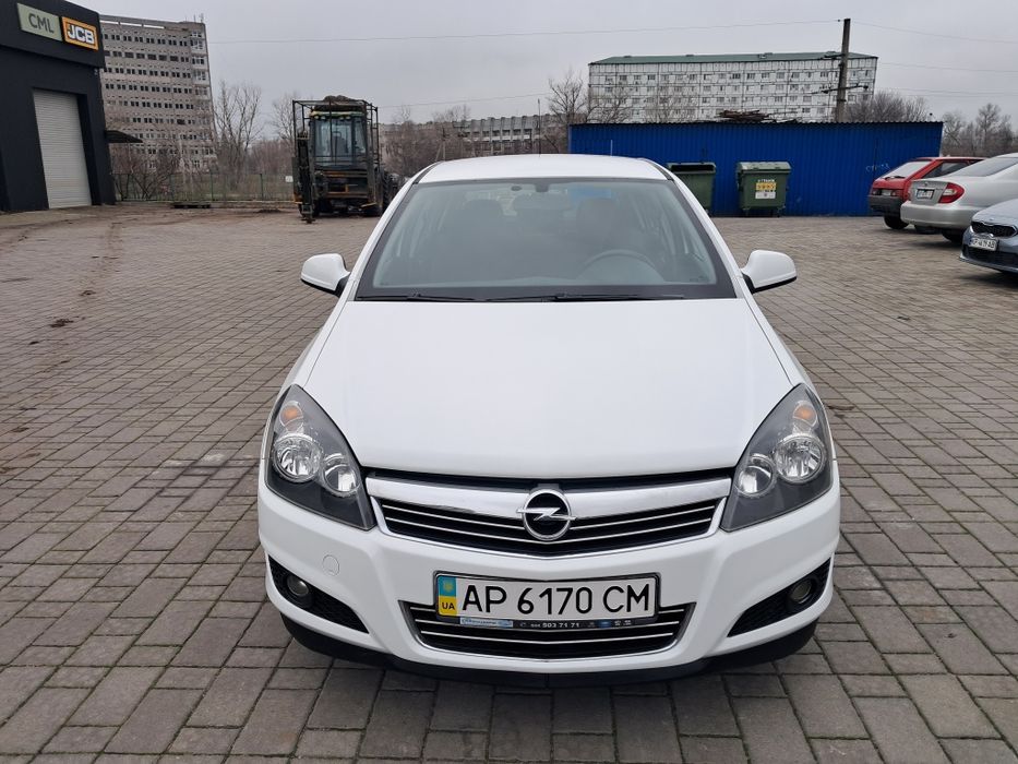 Опель Астра 2012г. автомат