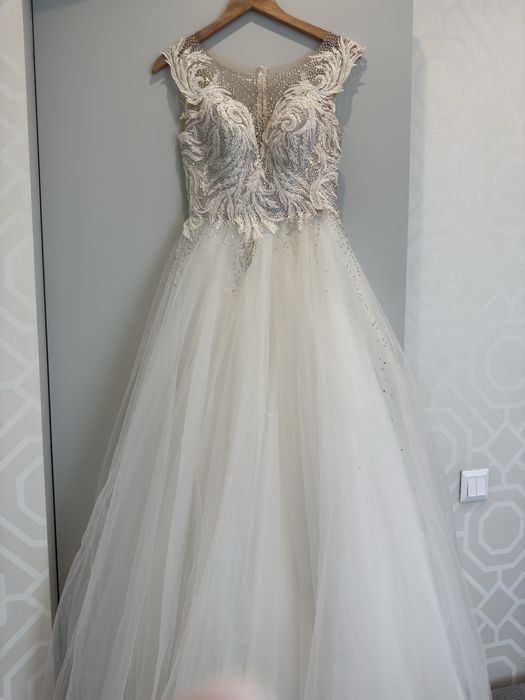 Вишукана весільна сукня