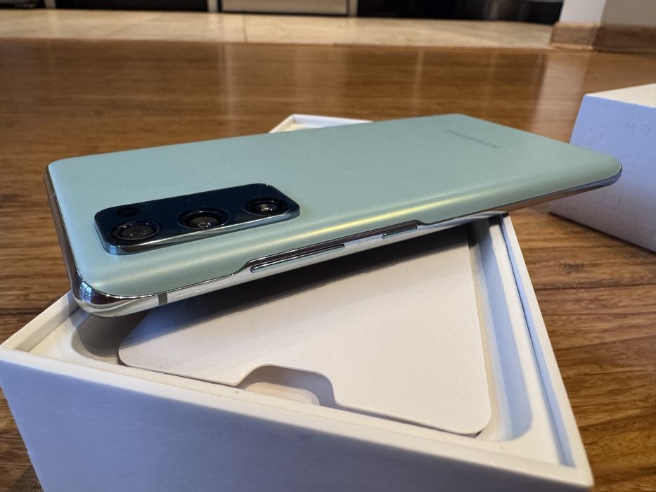 Samsung Galaxy S20 FE Miętowy stan Idealny