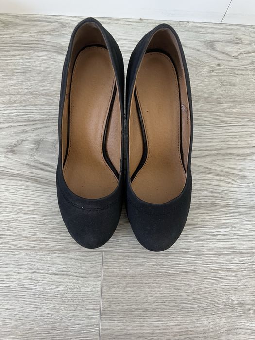 Sapatos pretos com salto