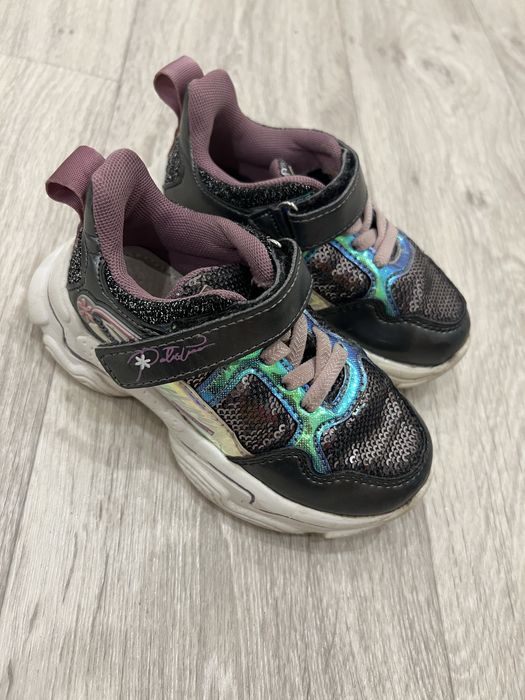 Дитячі кросівки