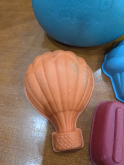 Duży zestaw (Quut i B.Toys) wielofunkcyjne zabawki na plażę
QUUT Forem