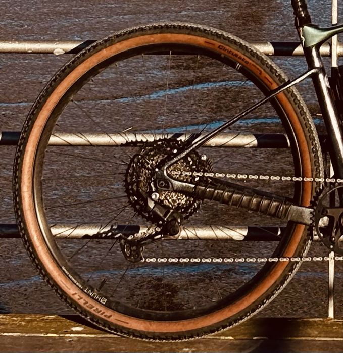 2 pneus usados de Gravel da Pirelli  Cinturato™ H Classic TechWALL 127 TPI SpeedGRIP Tubeless 700 x 50