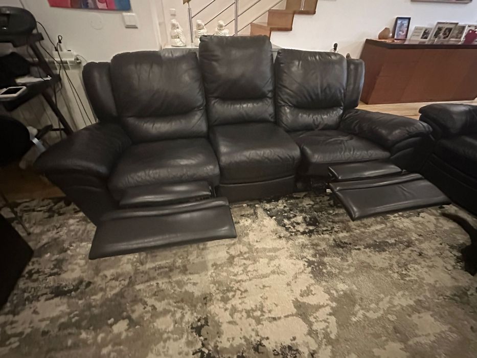 Sofa em pele preta