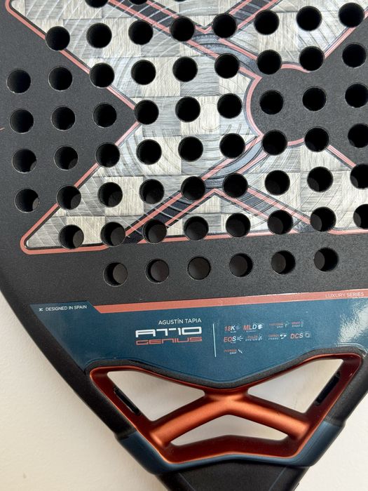 Raquete de Padel NOX AT10 Genius Attack 18K Alum de Agustin Tapia 2025