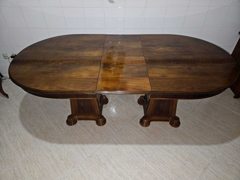 Mesa de jantar desdobrável + 8 cadeiras