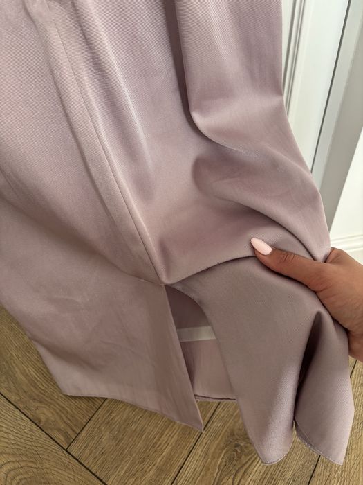 Elegancka sukienka dla mamy na wesele z koronką