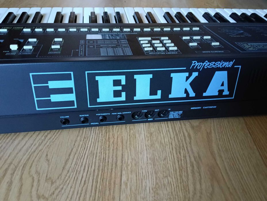 Sintetizador Elka EK-44