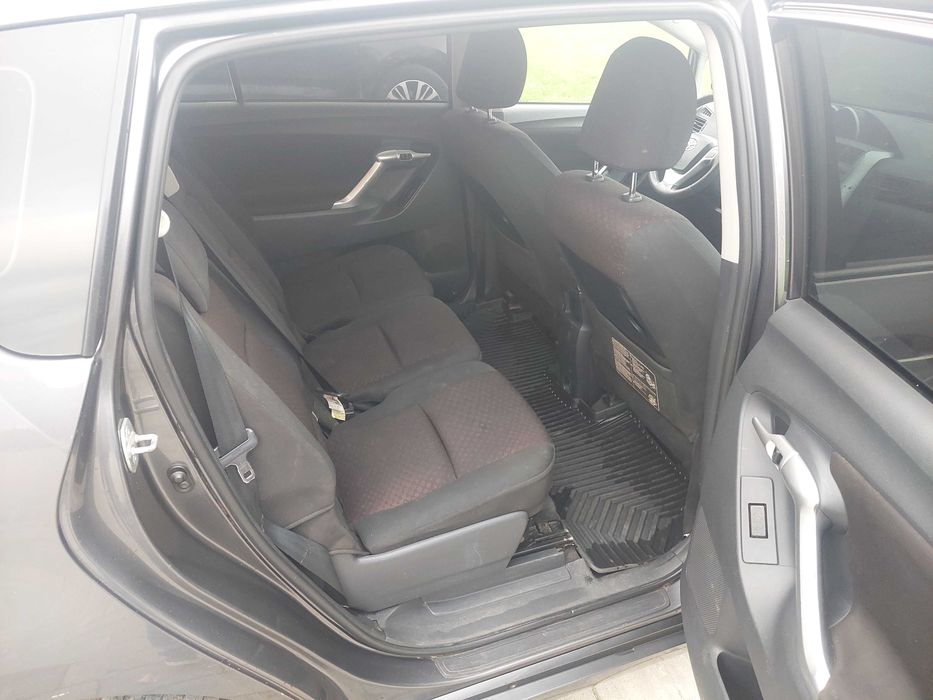 Toyota Verso 2010r.