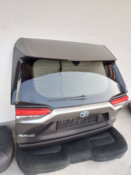 Кришка багажника на Toyota RAV4 19-23 року колір фарби 1G3