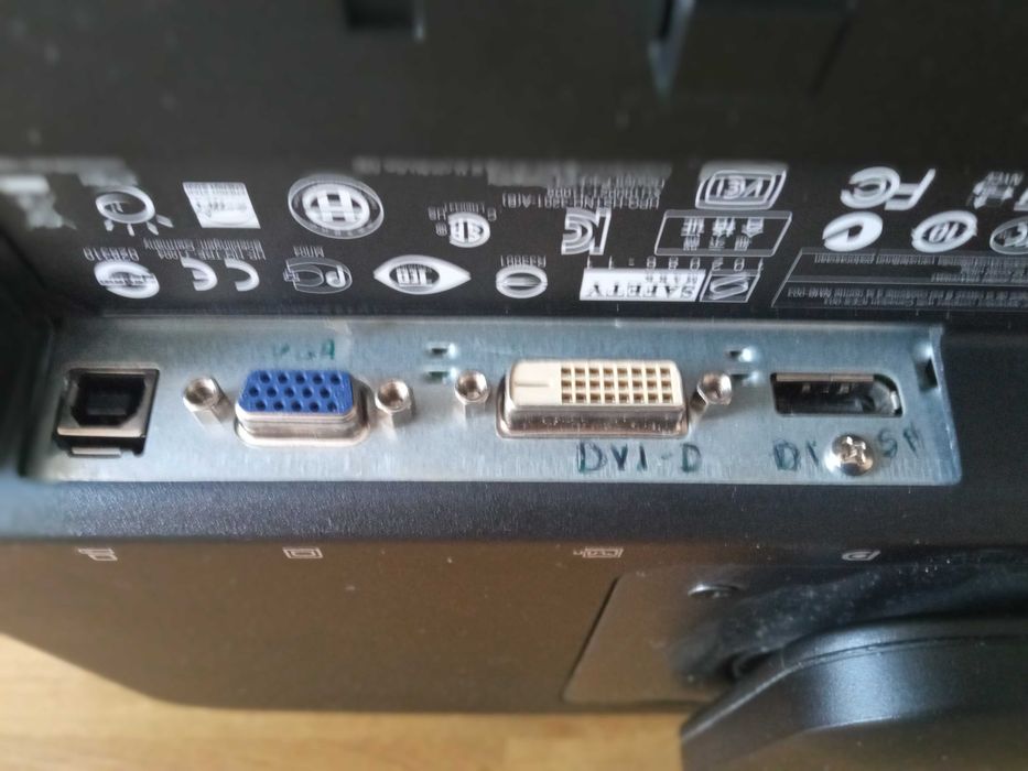 Monitory do komputera.