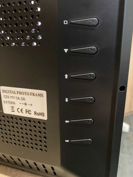 Цифрова фоторамка 11,8" Noname brand. Добрий стан. OLX-доставка